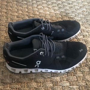 Women’s black On running shoes size 8